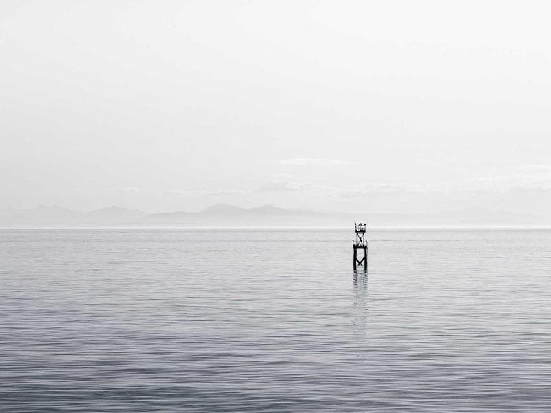 مستودع على طريق رئيسي في عين الزرقـا - منطار